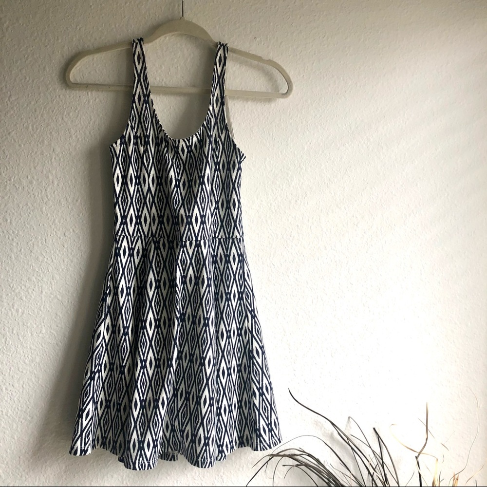 H&M tribal diamond pattern dress - Picture 3 of 6